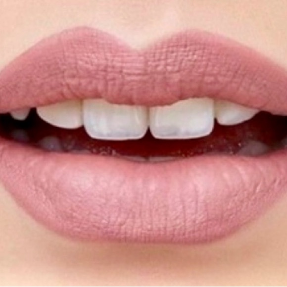 Estée Lauder Envy Liquid Matte 101 Naked Ambition Lip Color - Picture 5 of 13